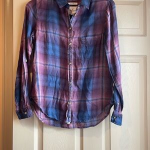 Plaid American Eagle Outfitters Button-Up Shirt‎ in Blue and Pink, Size XS